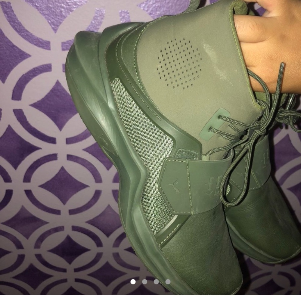 FENTY BY RIHANNA SNEAKERS 💚